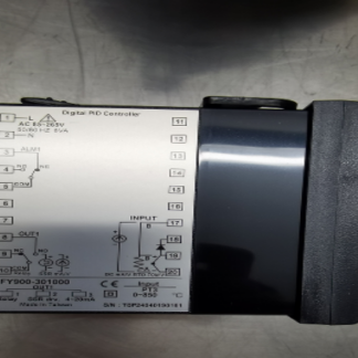 63 Temperature Controller FY900-301-000-E