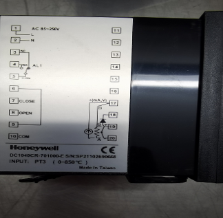 61 Temperature Controller Honeywell DC1040CT-701-000-E